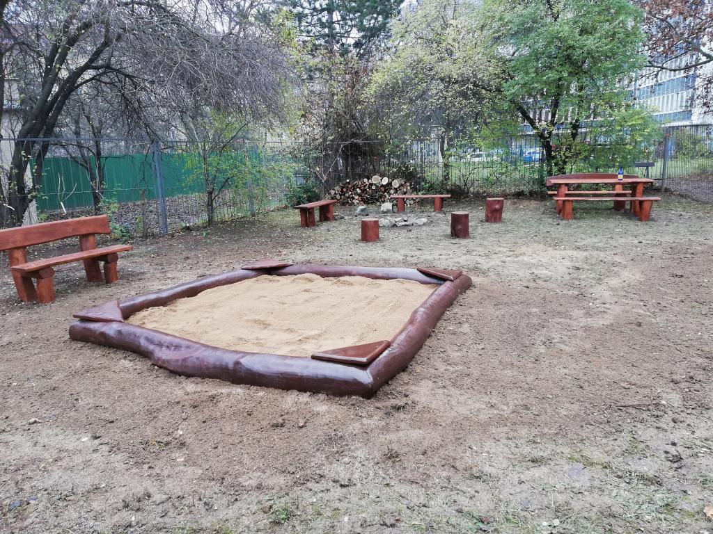 Pískoviště srubové