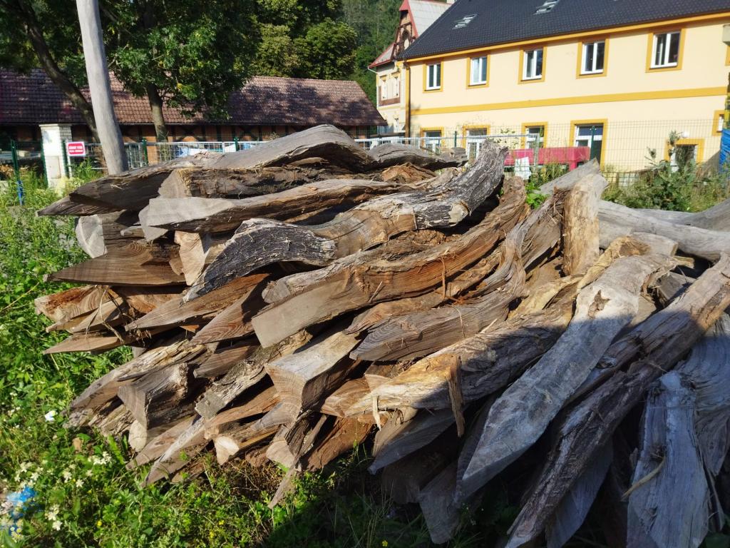 Štípané kůly 200 cm dekorační - Praha