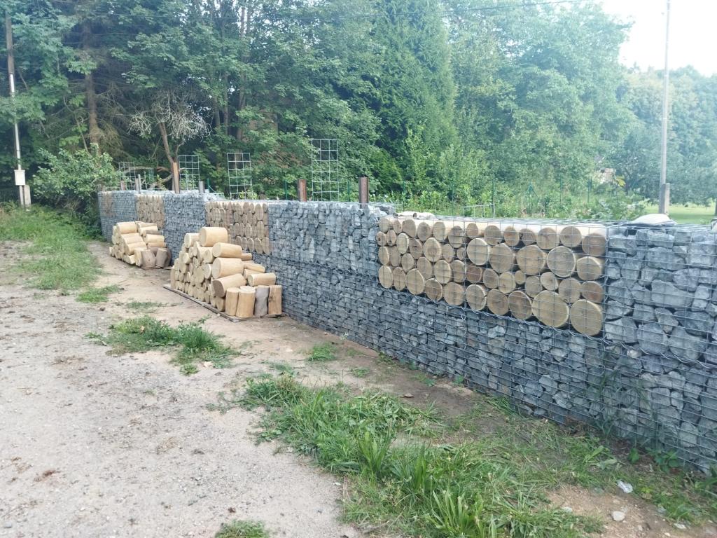 Akátová výplň gabionu